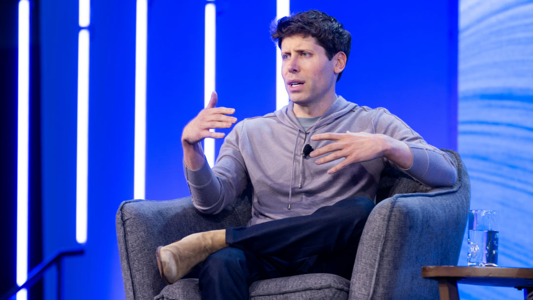 Sam Altman habla con John Collison